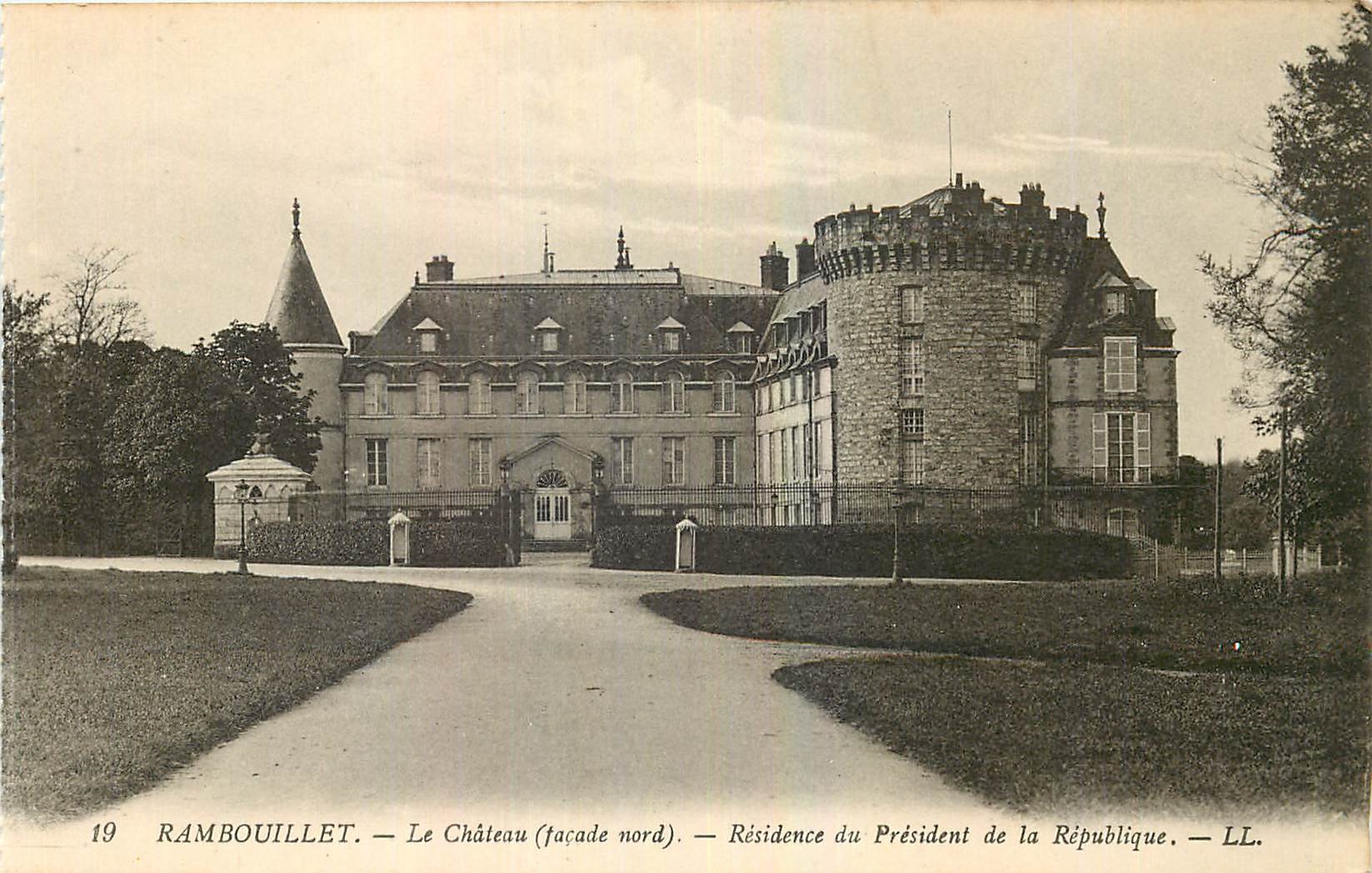 CPA Rambouillet Le Chateau facade nord Residence du President de la Republique 