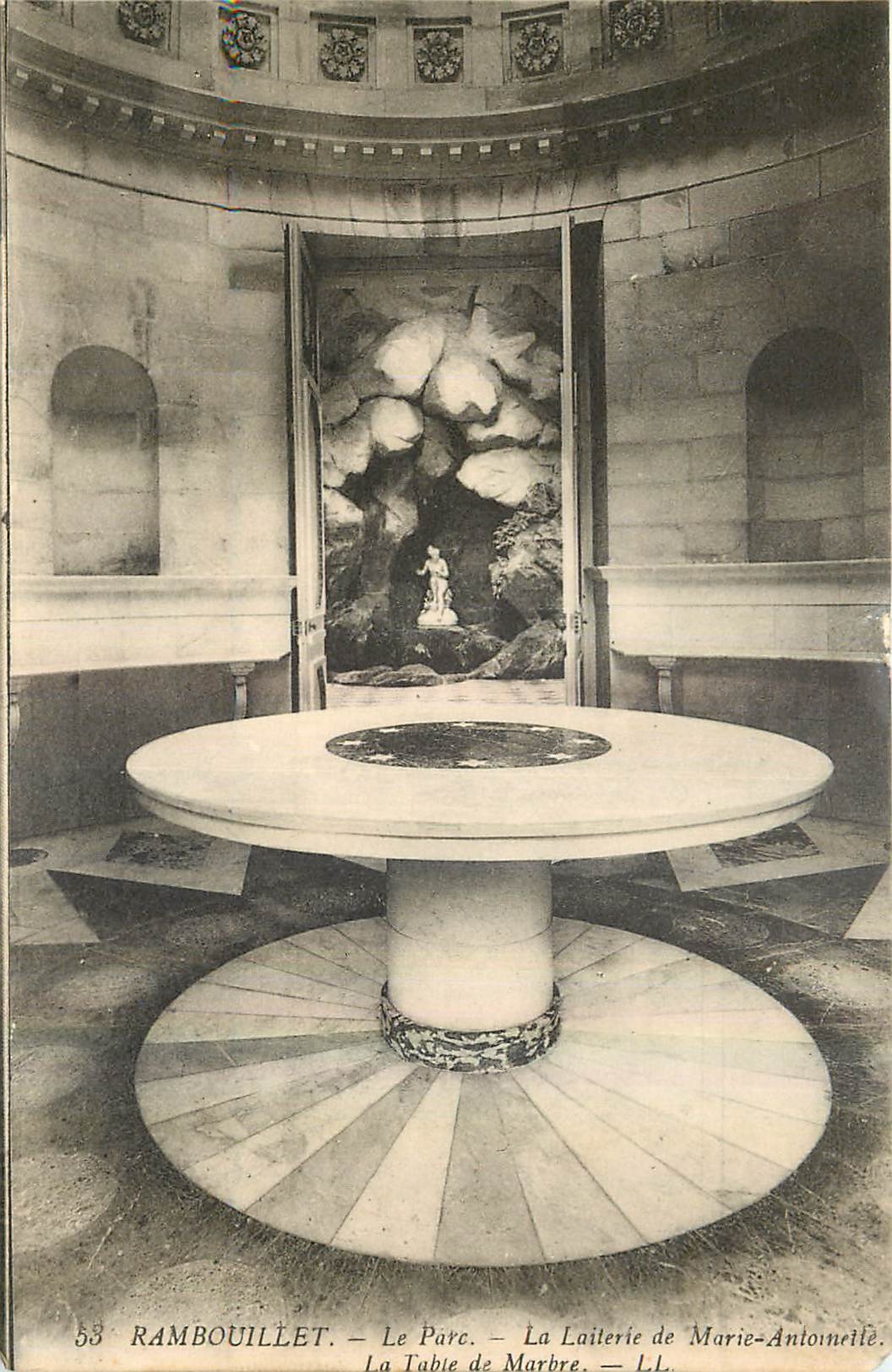 CPA Rambouillet Le Parc La Laiterie de Marie Antoinette La Table de Marbre 