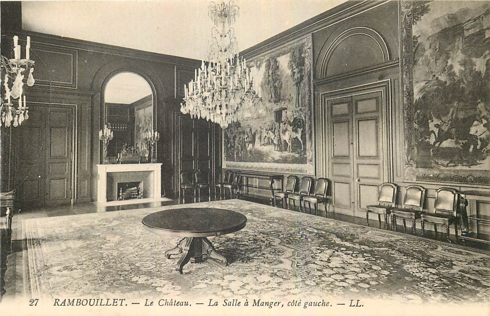 CPA Rambouillet Le Chateau La Salle a Manger cote gauche 