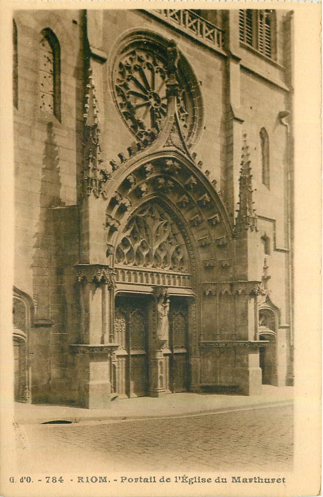 CPA Riom Portail de l'Eglise du Marthuret 