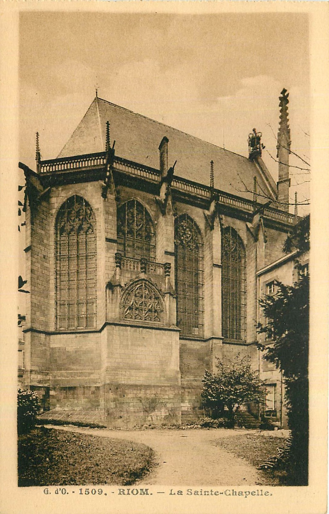CPA Riom La Sainte Chapelle 
