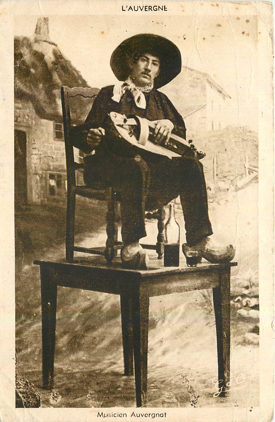 CPA L'Auvergne Musicien Auvergnat Folklore