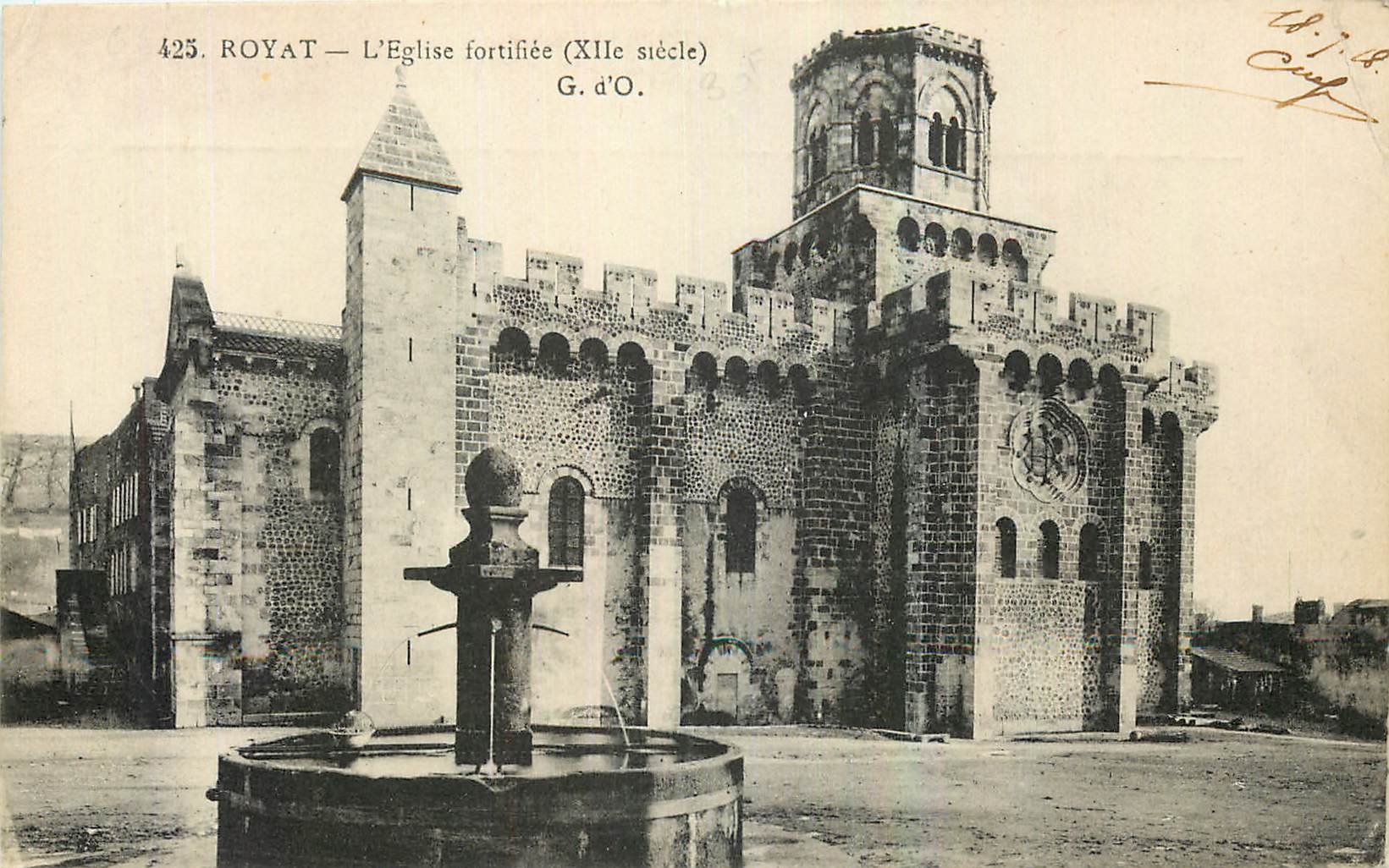 CPA Royat L'Eglise fortifiee 