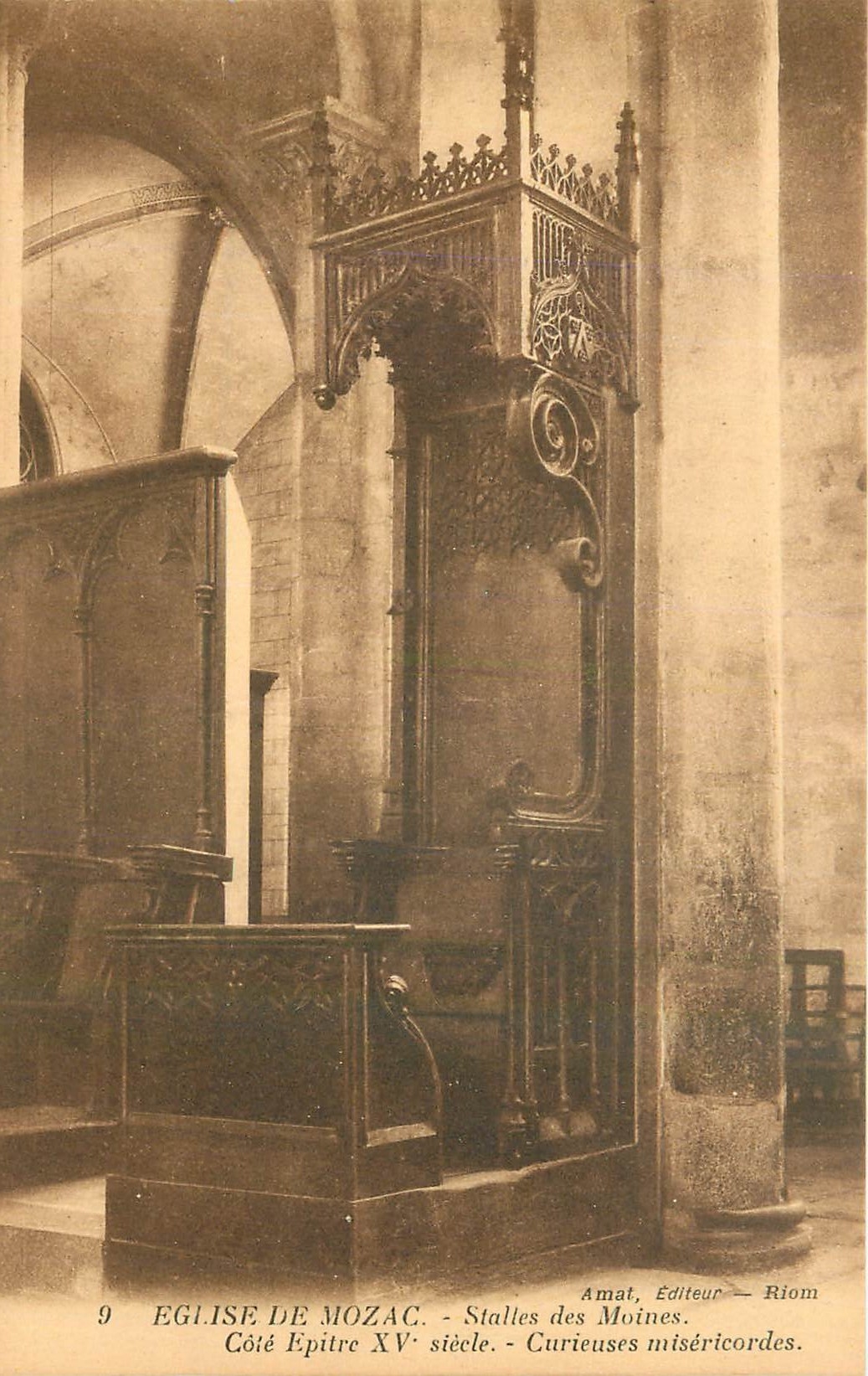 CPA Eglise de Mozac Stalles des Moines Cote Epitre Curieuses misericordes 