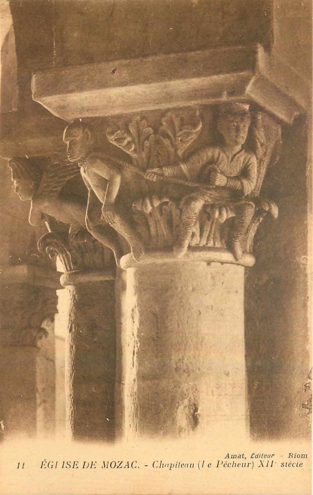 CPA Eglise de Mozac Chapiteau le Pecheur 