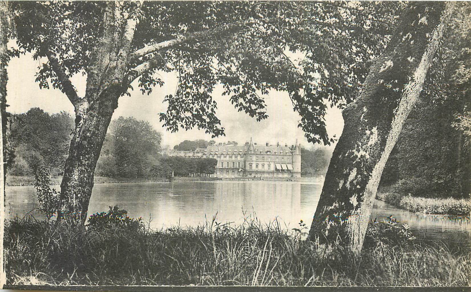 CPA Rambouillet Le Chateau Vu de L'Ile des Festins 