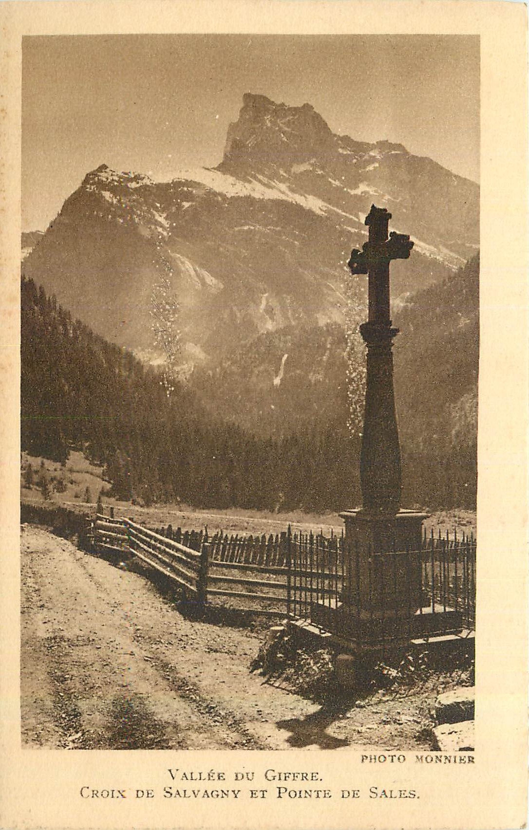 CPA Vallee du Giffre Croix de Salvagny et Pointe de Sales 
