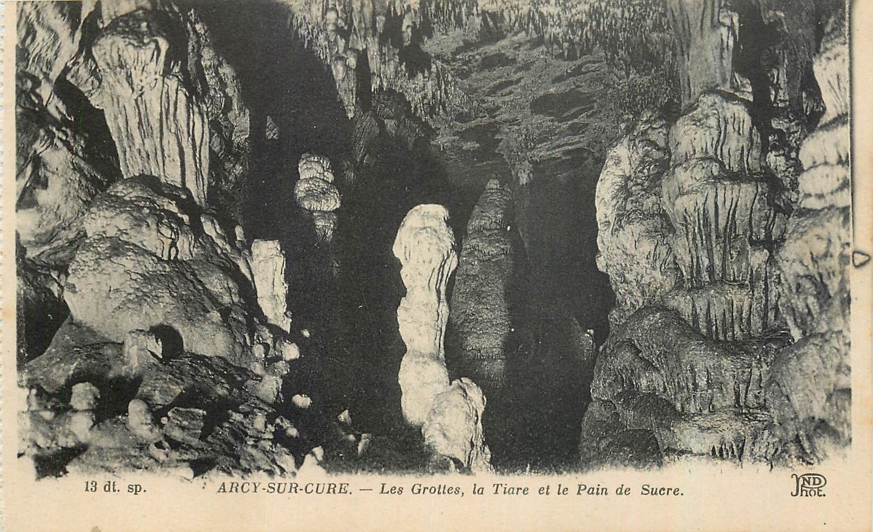 CPA Arcy sur Cure Les Grottes la Tiare et le Pain de Sucre 