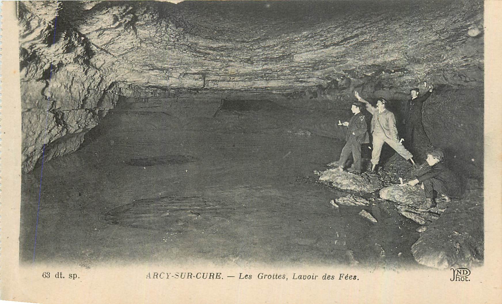 CPA Arcy sur Cure Les Grottes Lavoir des Fees 