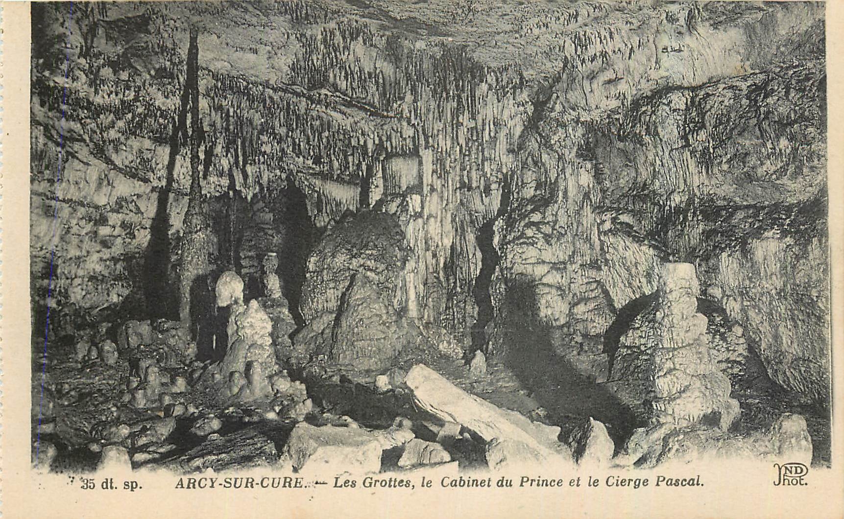 CPA Arcy sur Cure Les Grottes le Cabinet du Prince et le Cierge Pascal 