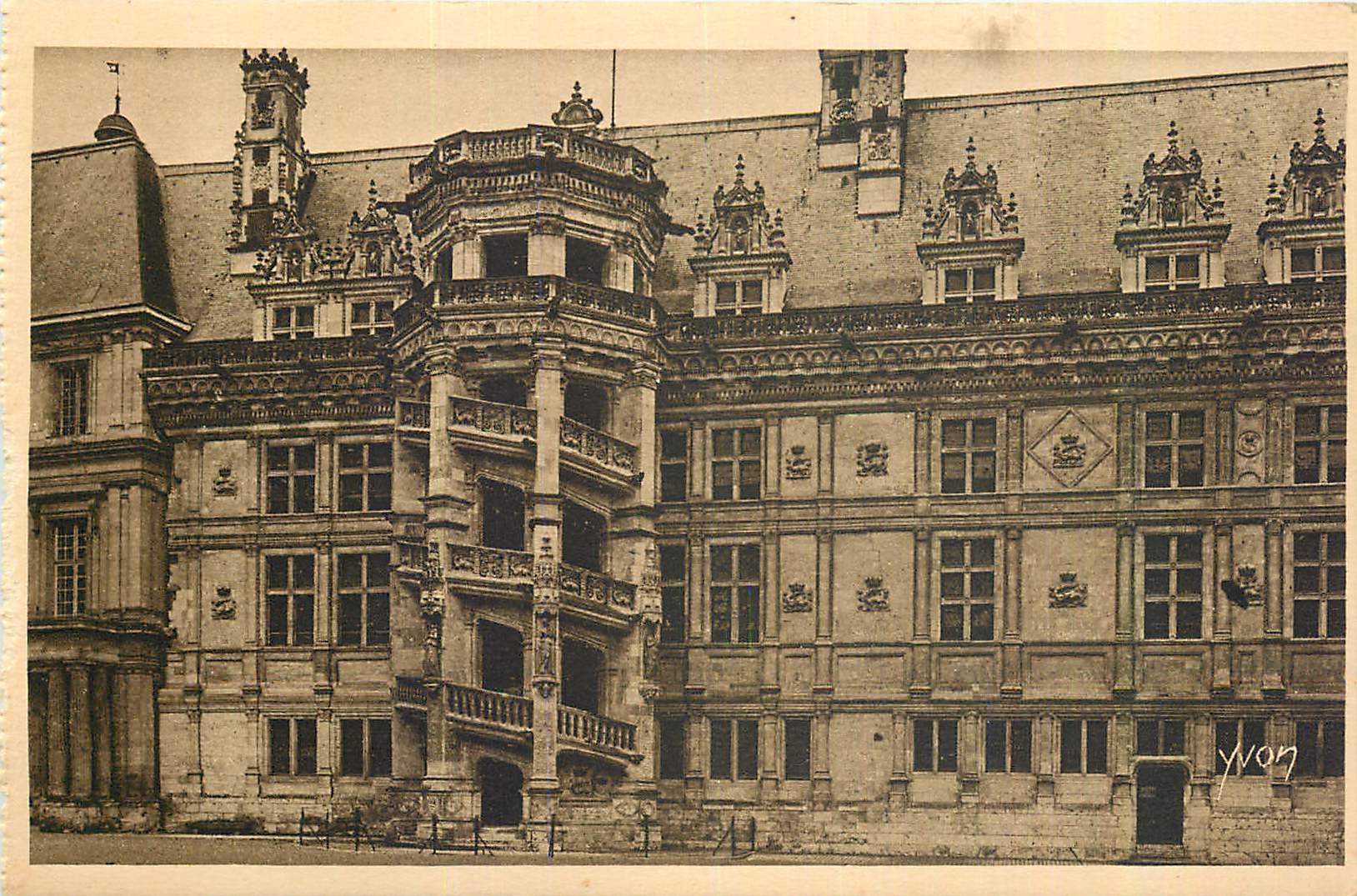CPA La Douce France Chateaux de la Loire Chateau de Blois Escalier Francois I 