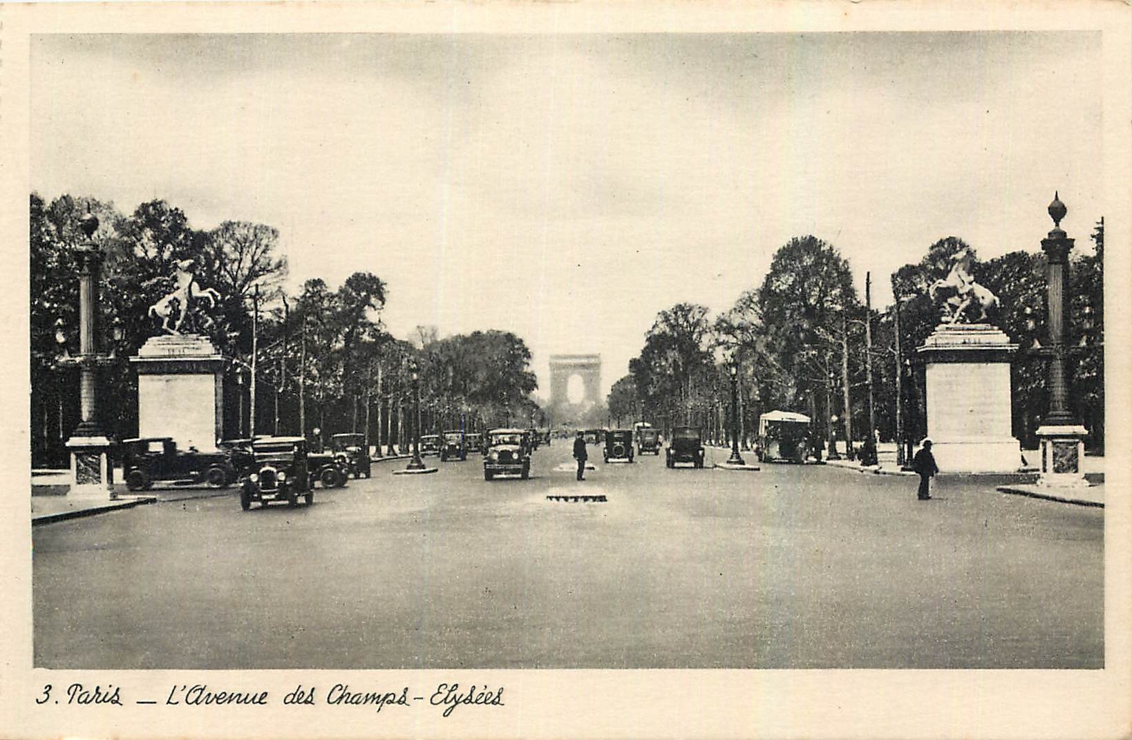 CPA Paris L'Avenue des Champs Elysees 