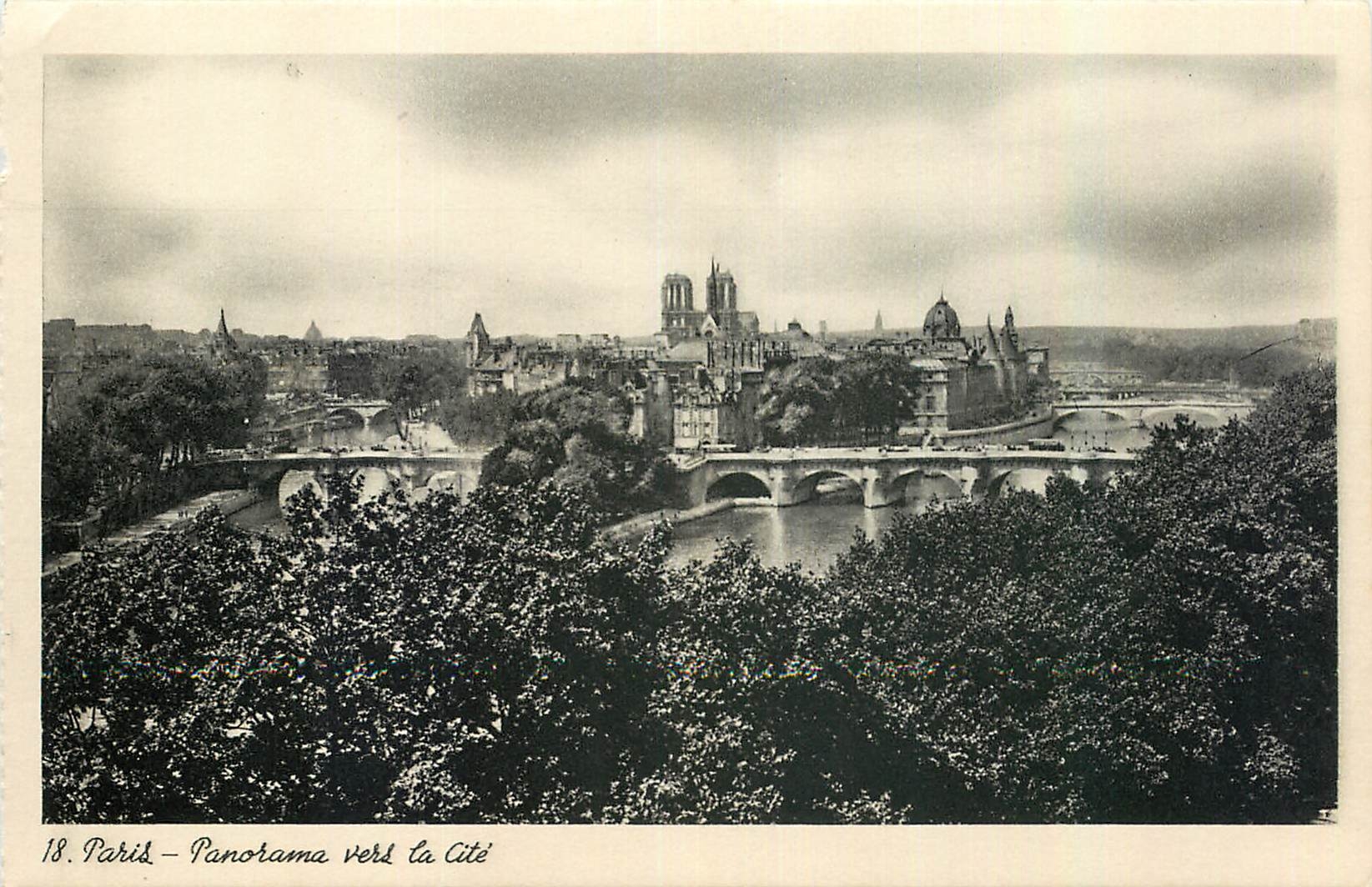 CPA Paris Panorama vers la Cite 