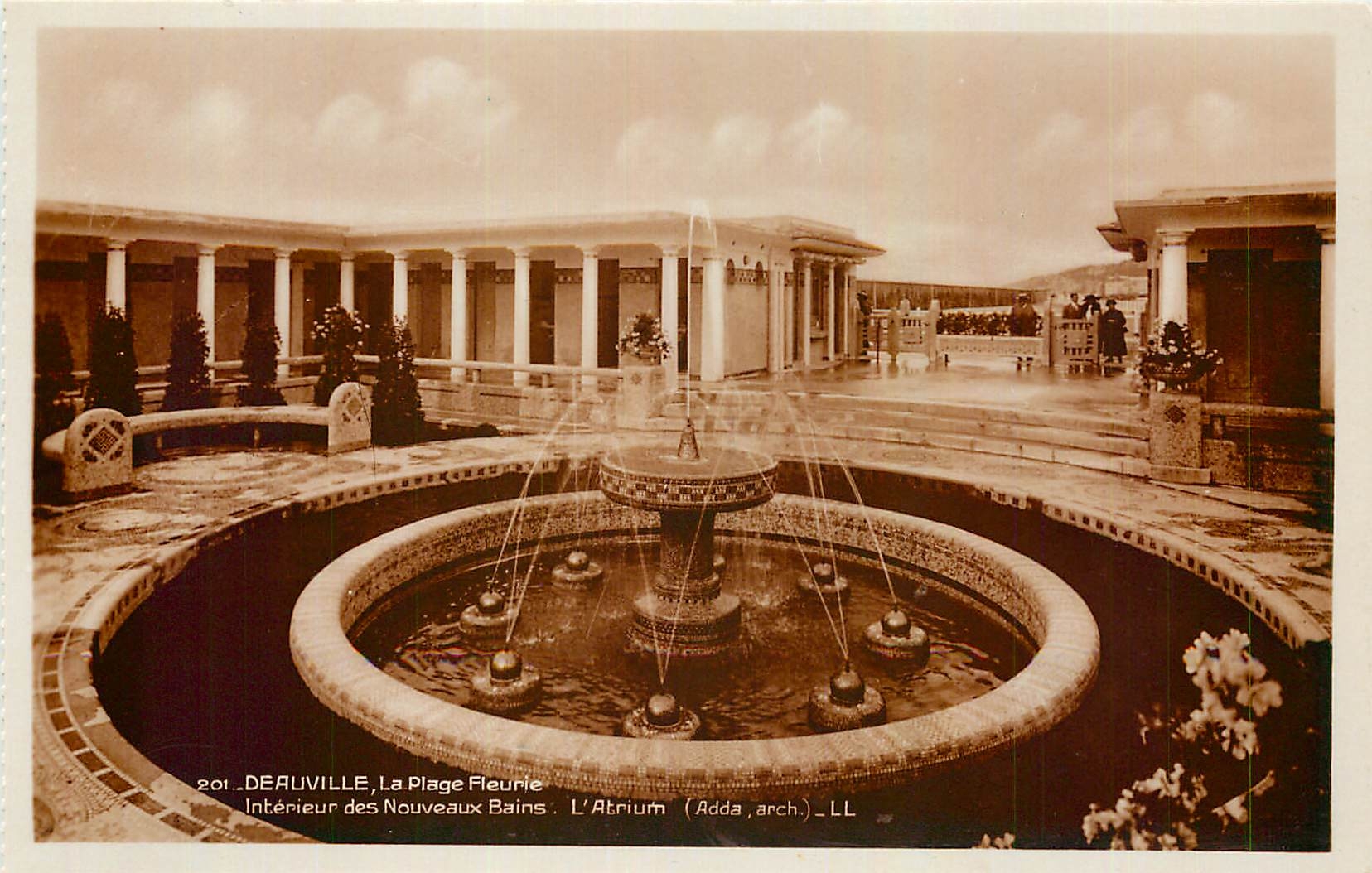 CPA Deauville La Plage Fleurie Interieur des Nouveaux Bains L'Atrium 