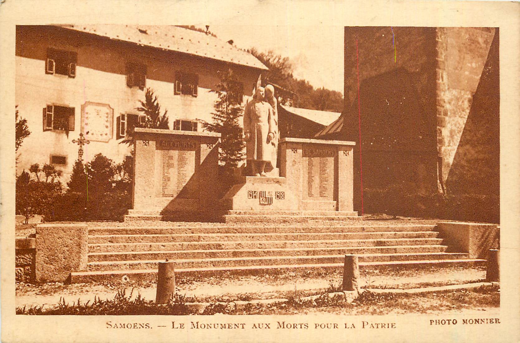 CPA Samoens Le Monument aux Morts pour la Patrie 
