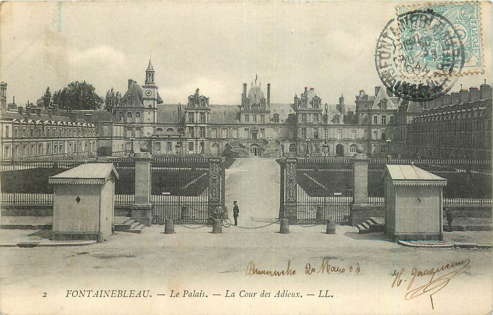 CPA Fontainebleau Le Palais Le Cour des Aieux 