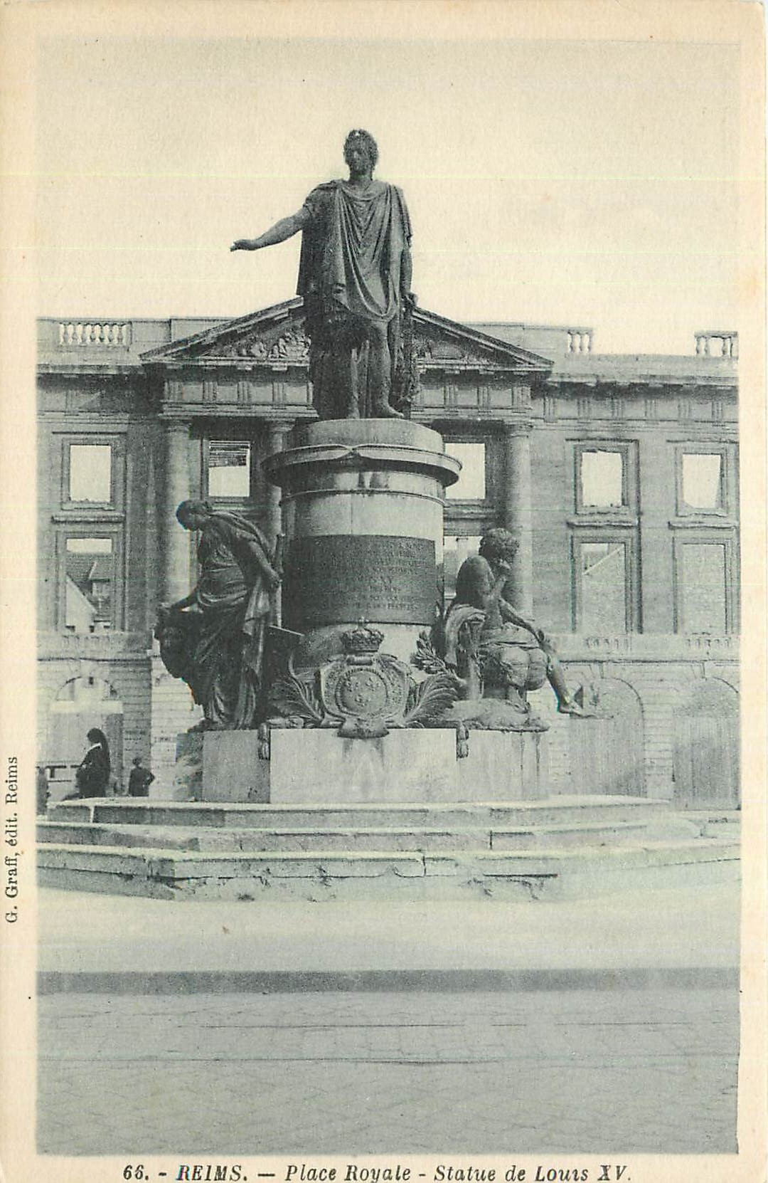 CPA Reims Place Royale Statue de Louis XV