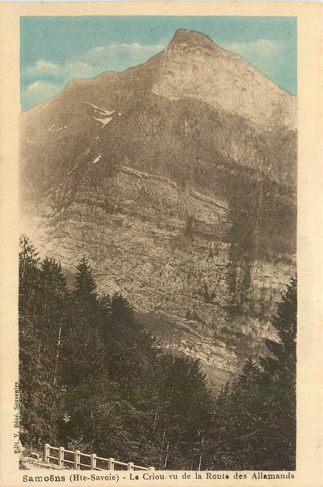 CPA Samoens Hte Savoie Le Criou vu de la Route des Allemands