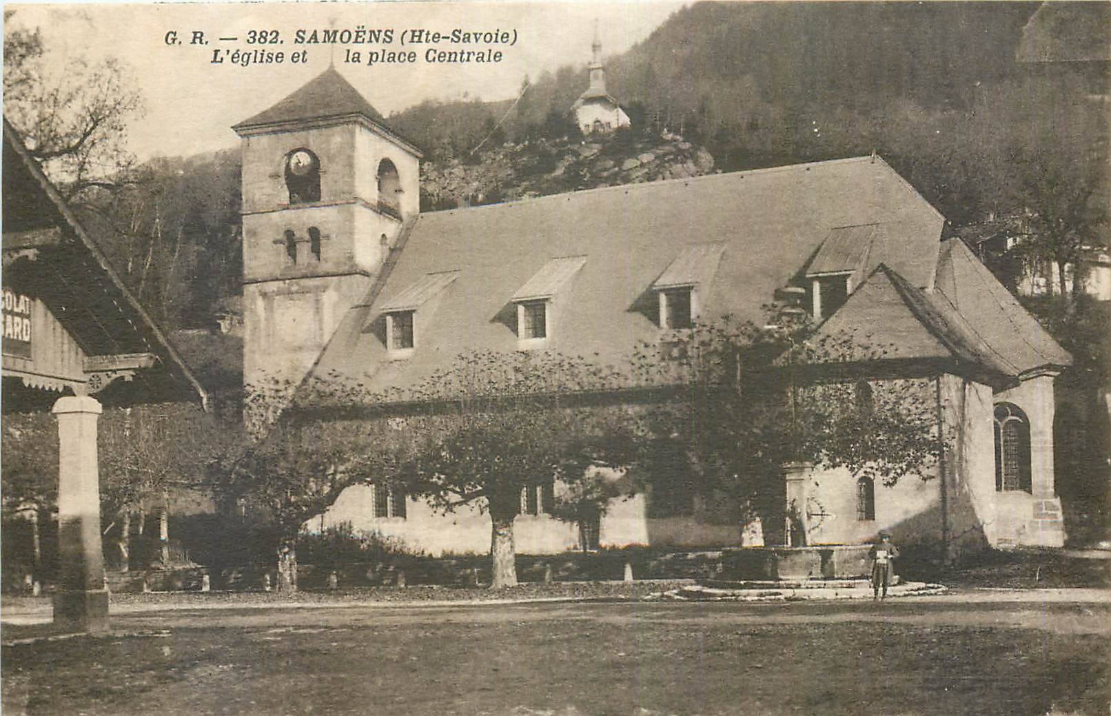 CPA Samoens Hte Savoie l'eglise et le place Centrale
