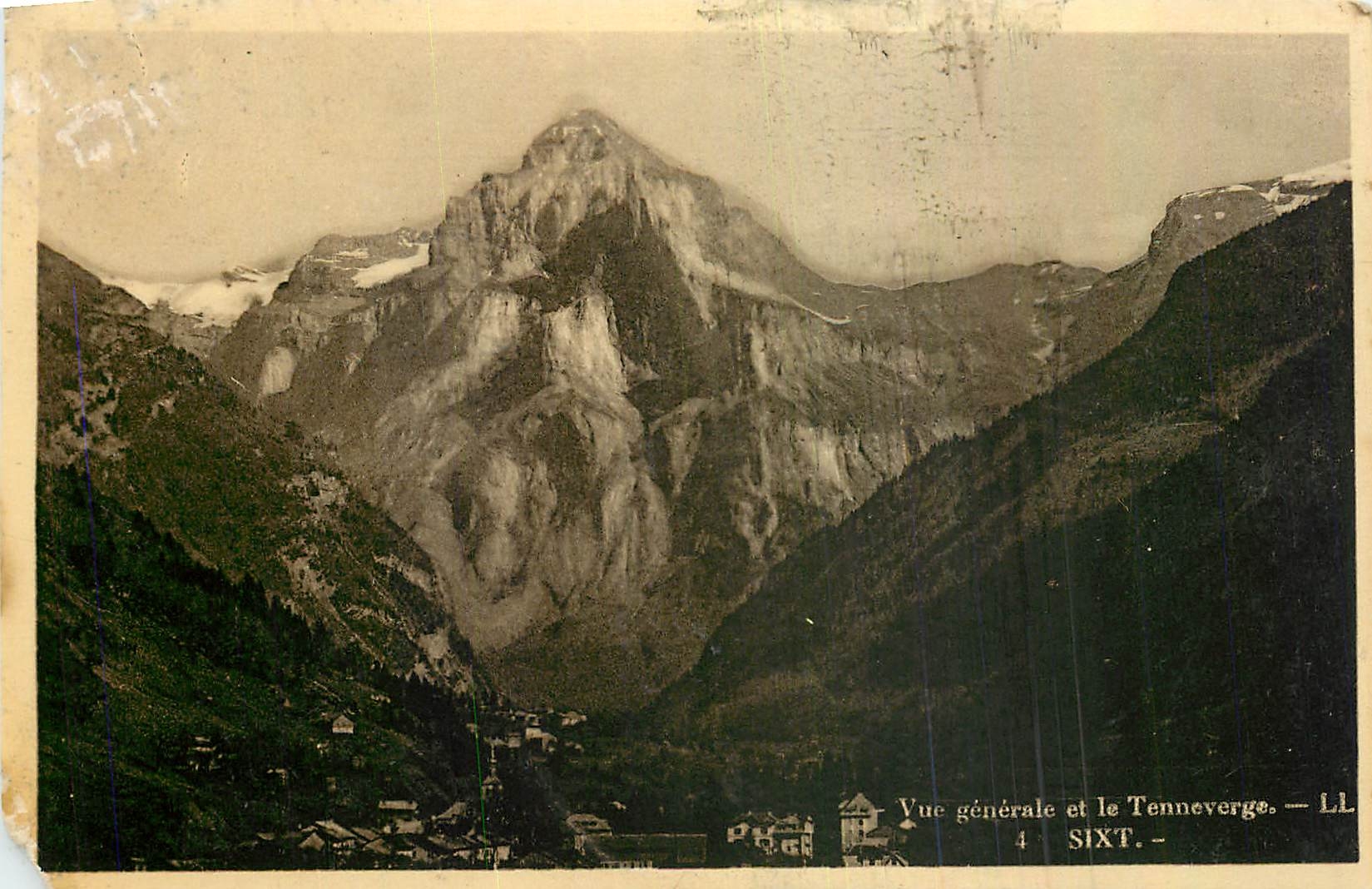 CPA Vue generale et le Tenneverge Sixt 