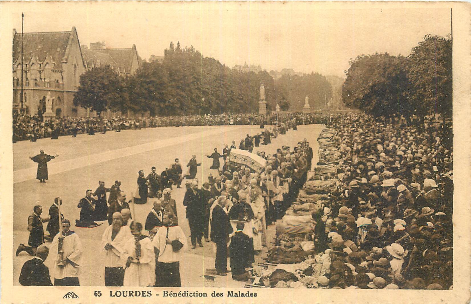 CPA Lourdes Benediction des Malades 