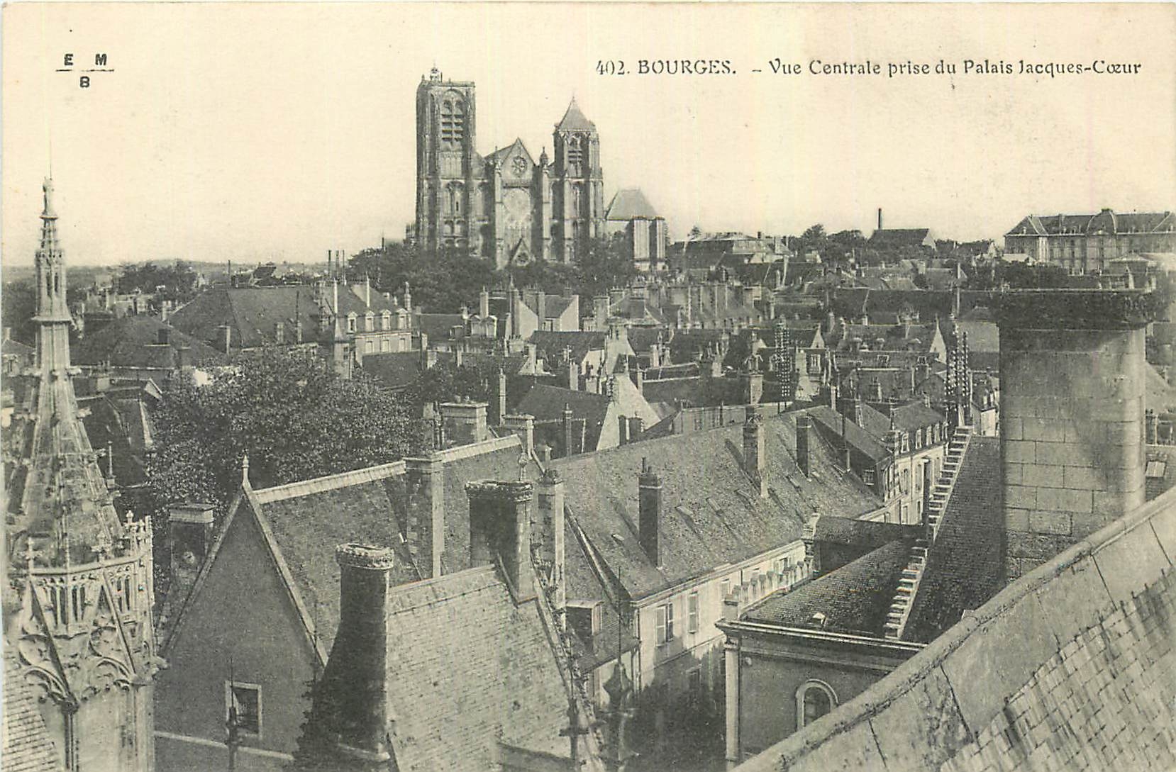 CPA Bourges Vue generale prise du Palais Jaques Coeur