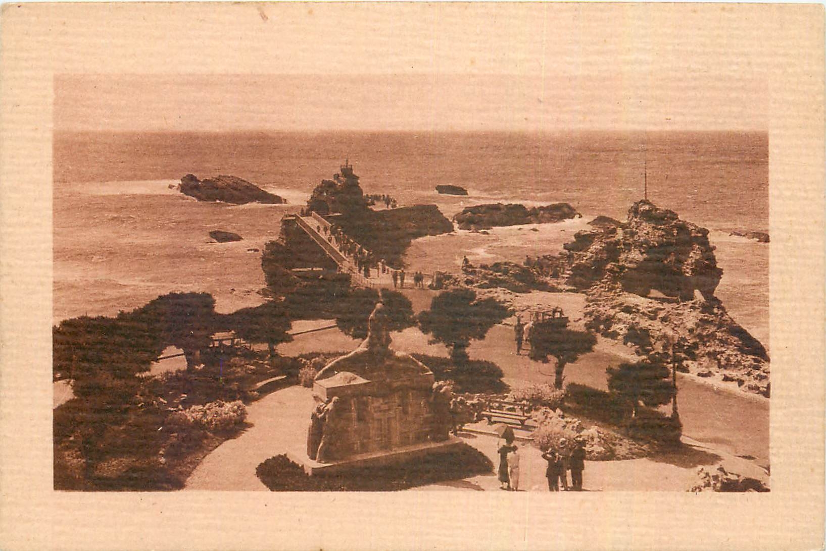 CPA Biarritz l'Esplanade et le Rocher de la vierge 