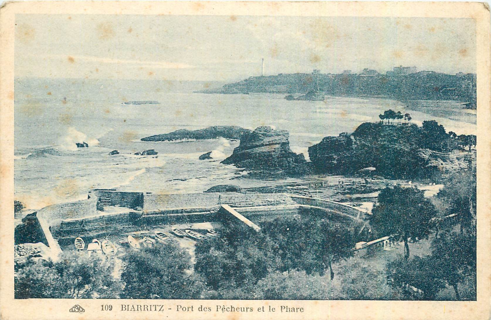 CPA Biarritz Port des Pecheurs et le Phare 