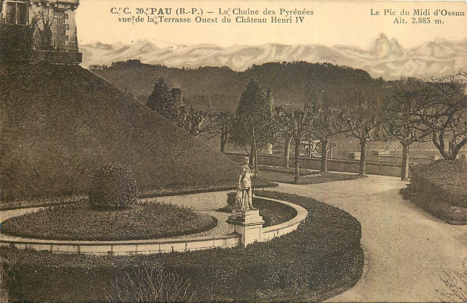 CPA Pau B P La Chaine des Pyrenees vue de la Terrasse Puest du Chateau Henri IV 