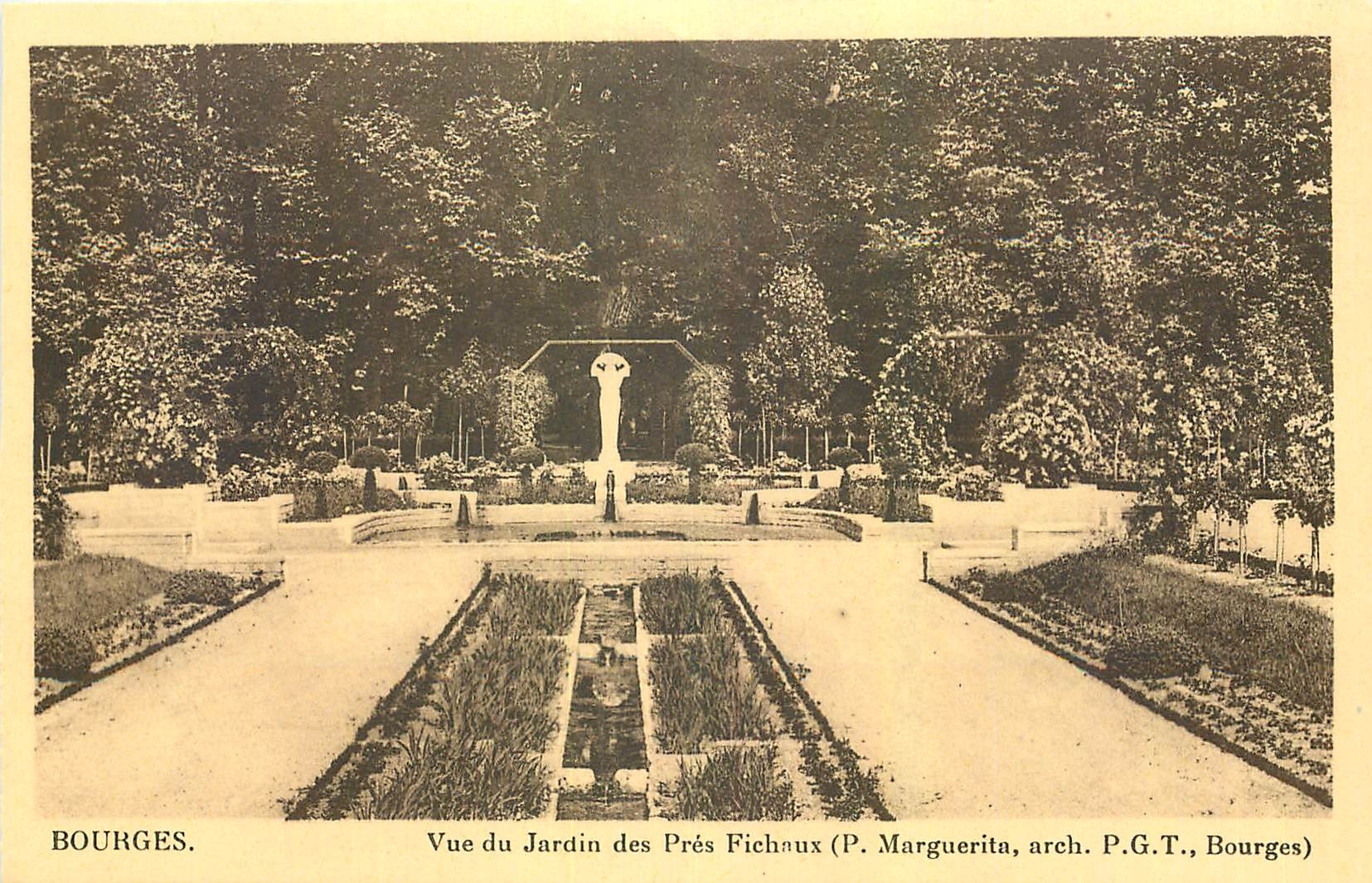 CPA Bourges Vue du Jardin des Pres Fichaux 
