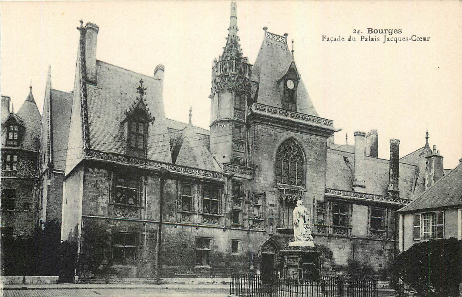 CPA Bourges Facade du Palais Jacques Coeur