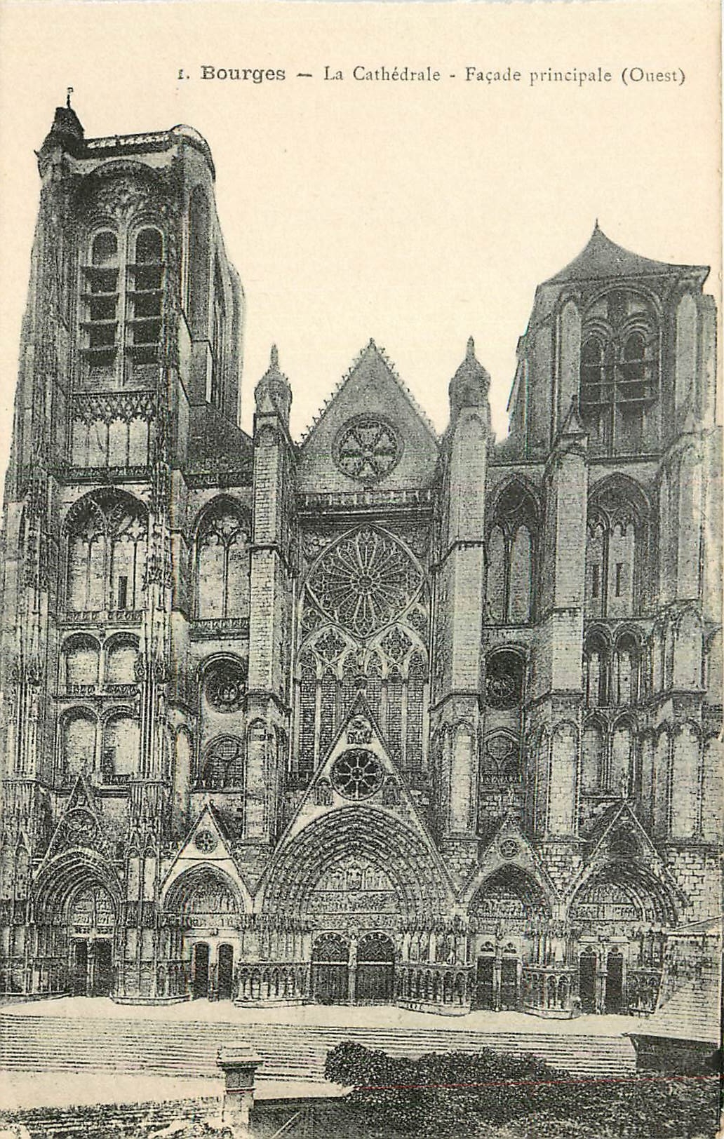 CPA Bourges La Cathedrale Facade principale Ouest