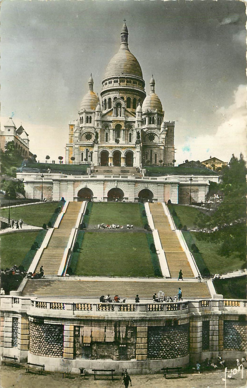 CPM Paris Basilique du Sacre coeur et l'escalier monumental 