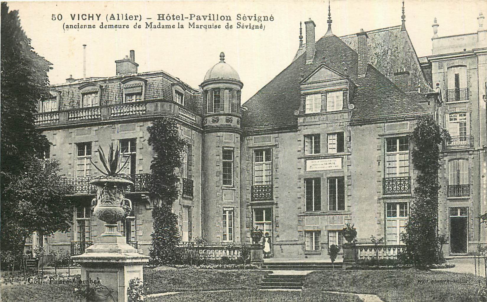 CPA Vichy Alier Hotel Pavillon Sevigne 