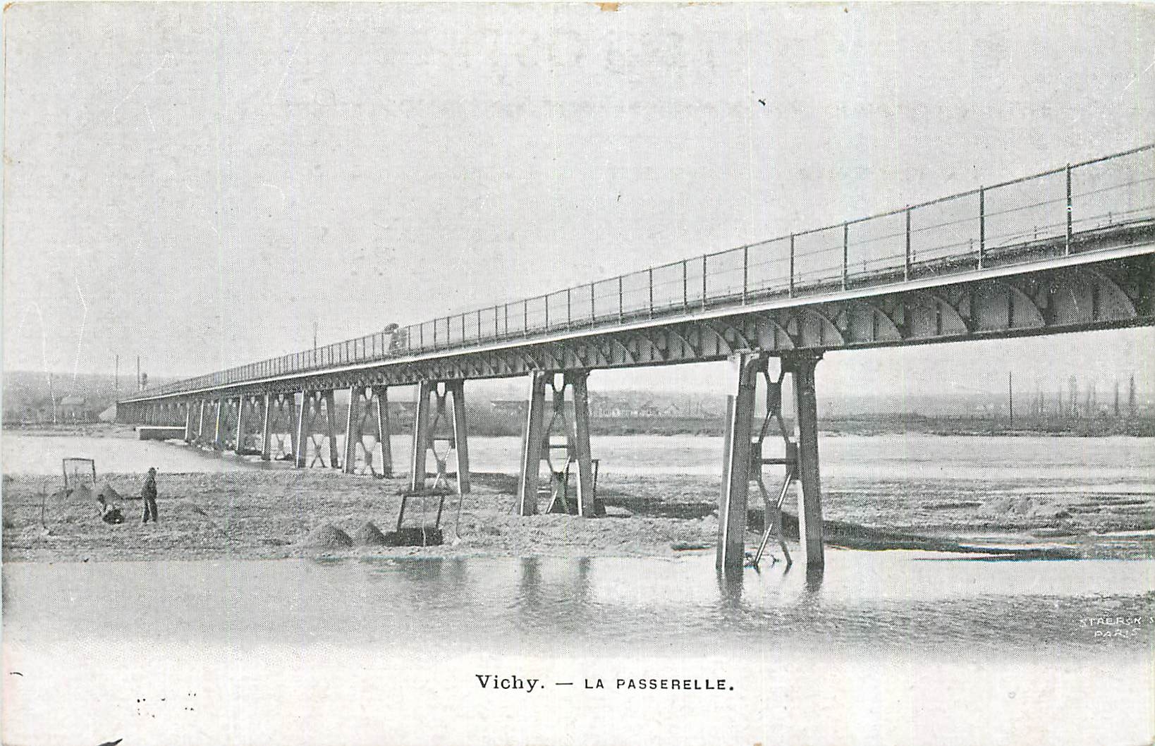 CPA Vichy La Passerelle 