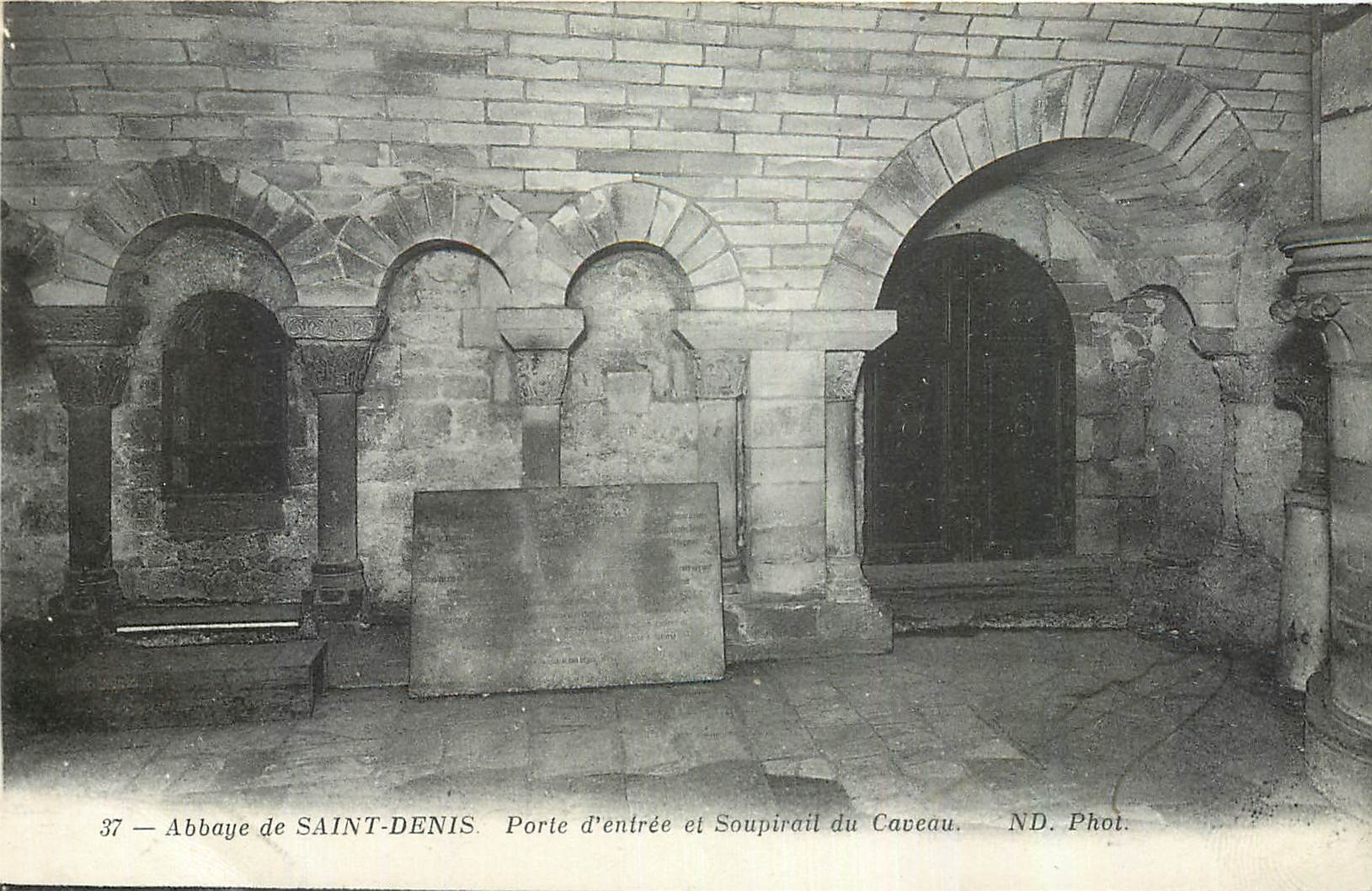 CPA Abbaye de Saint Denis Porte d'entree et Soupirait du Caveau 