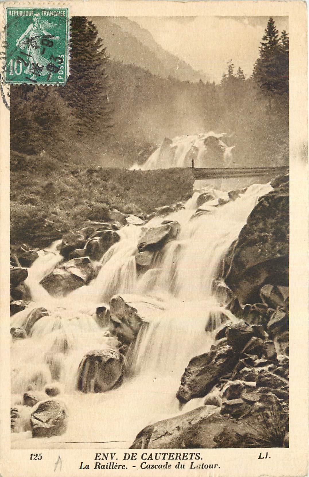 CPA Env de Cauterets La Raillere Cascade du Latour