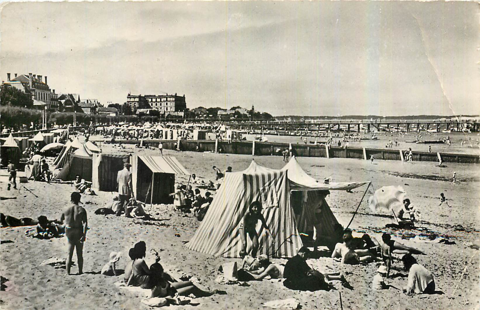 CPA Arcachon Un coin de la Plage 