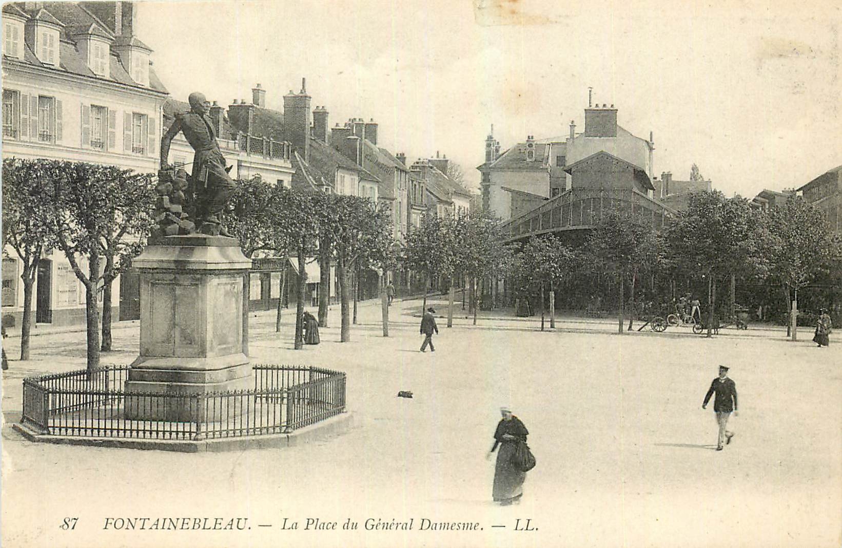 CPA Fontainebleau La Place du General Damesme 