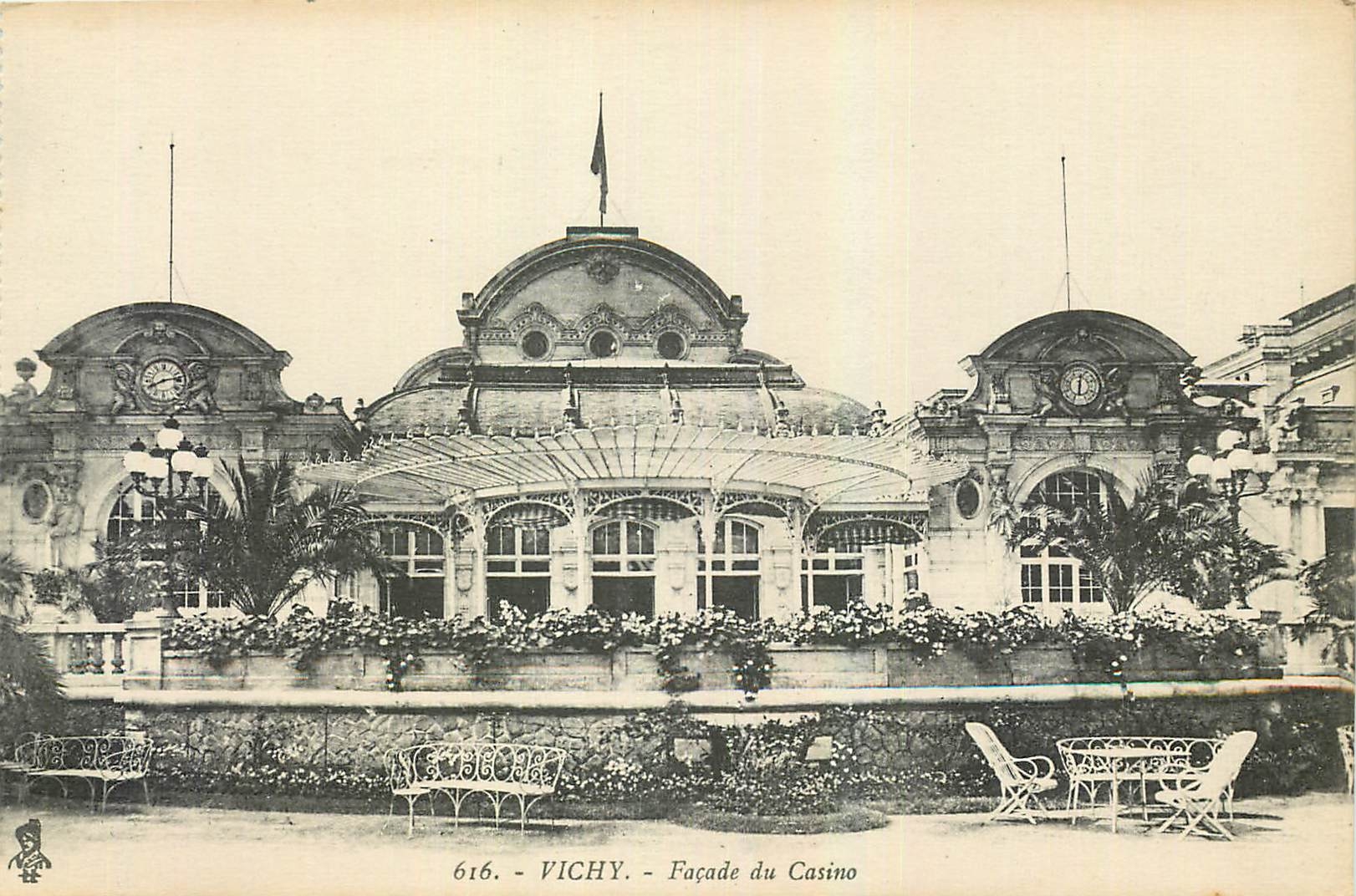 CPA Vichy Facade du Casino 