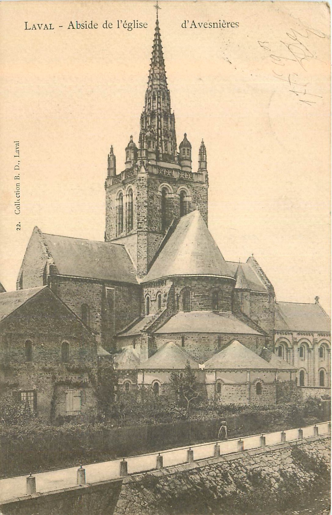 CPA Laval Abside de l'Eglise d'Avesnieres 