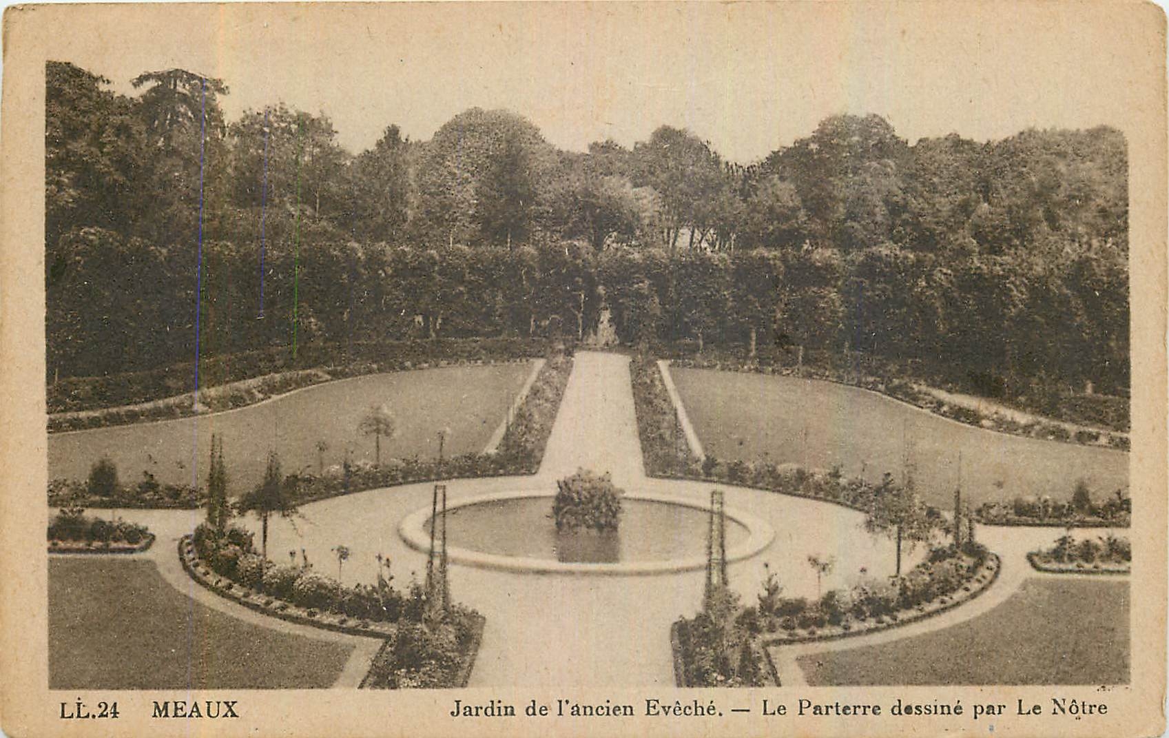 CPA Meaux Jardin de l'Ancien Eveche Le Parterre dessine par Le Notre