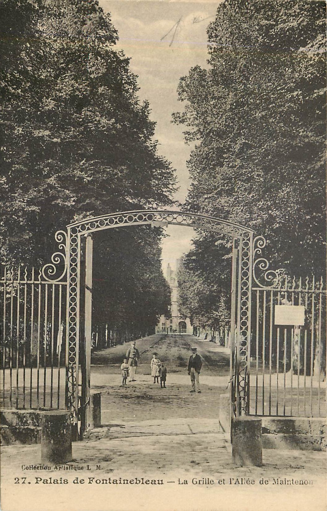 CPA Palais de Fontainebleau La Grille et l'Allee de Maintenon