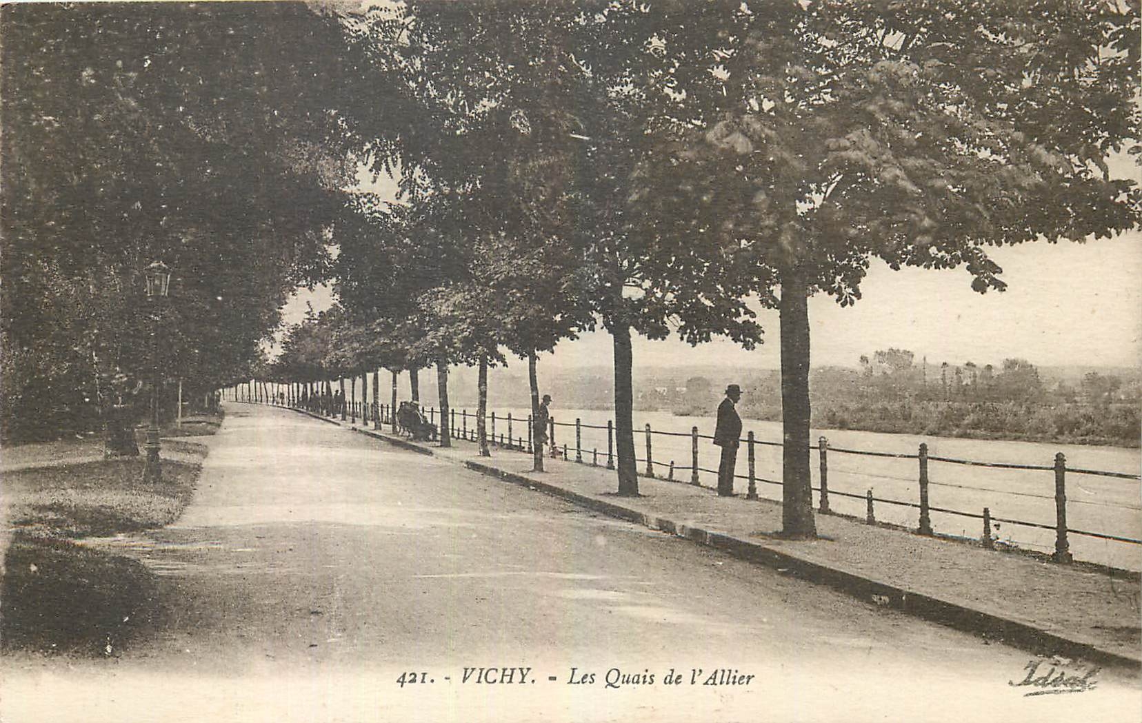 CPA Vichy Les Quais de l'Allier 