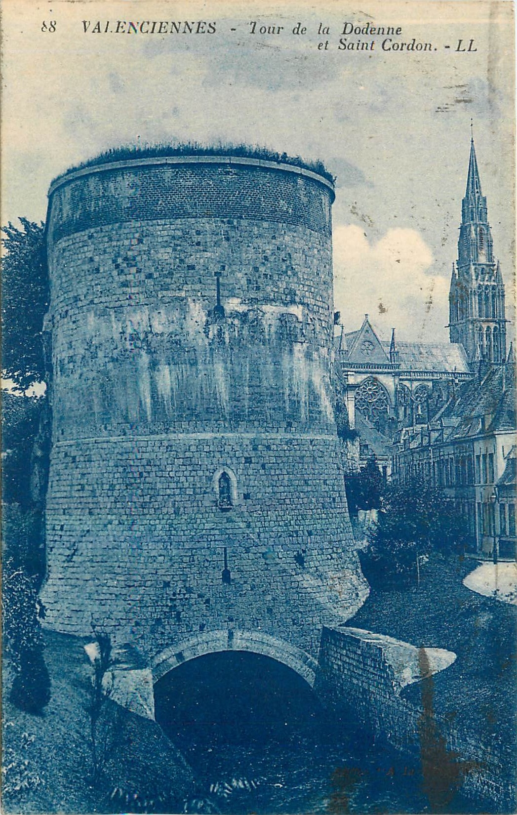 CPA Valenciennes Tour de la Dodenne et Saint Cordon 