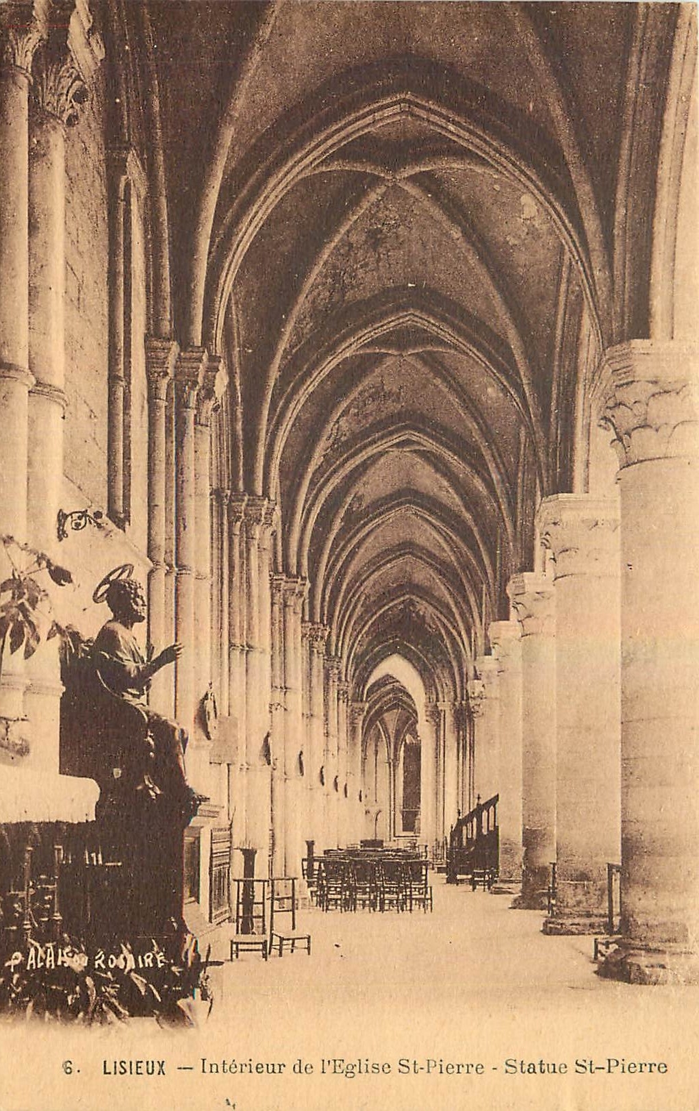 CPA Lisieux Interieur de l'Eglise St Pierre Statue St Pierre 