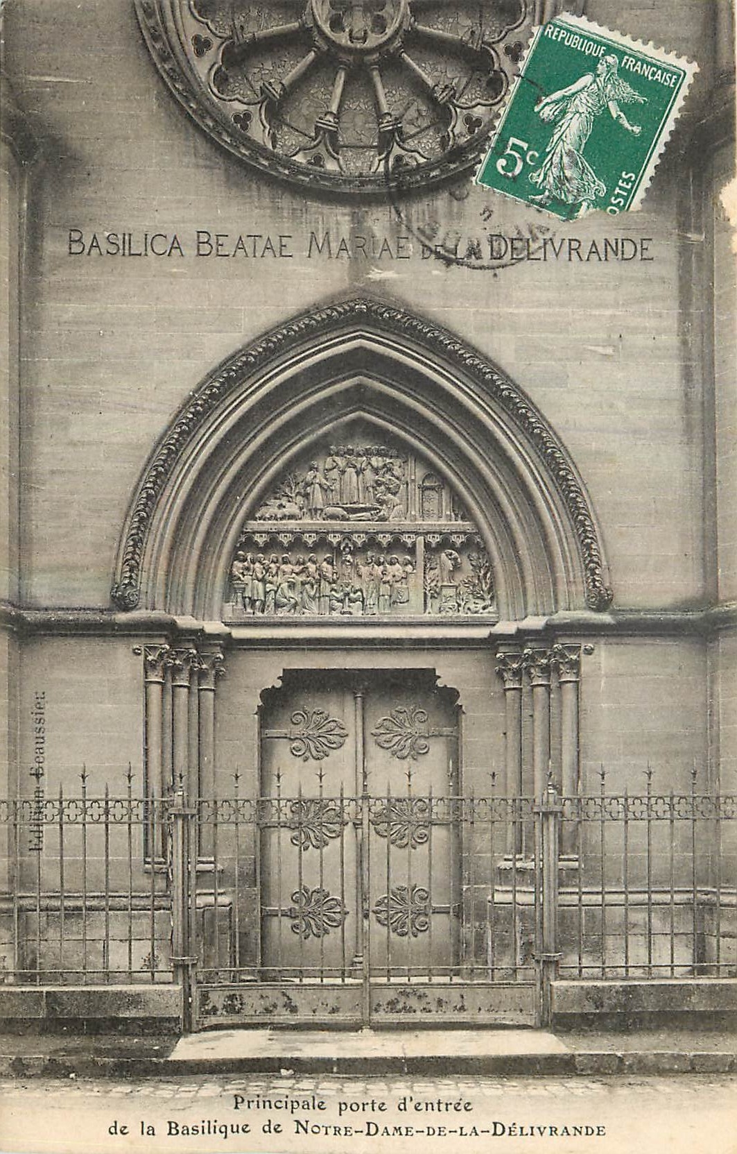 CPA Principale porte d'entree de la Basilique de Notre Dame de la Delivrande 