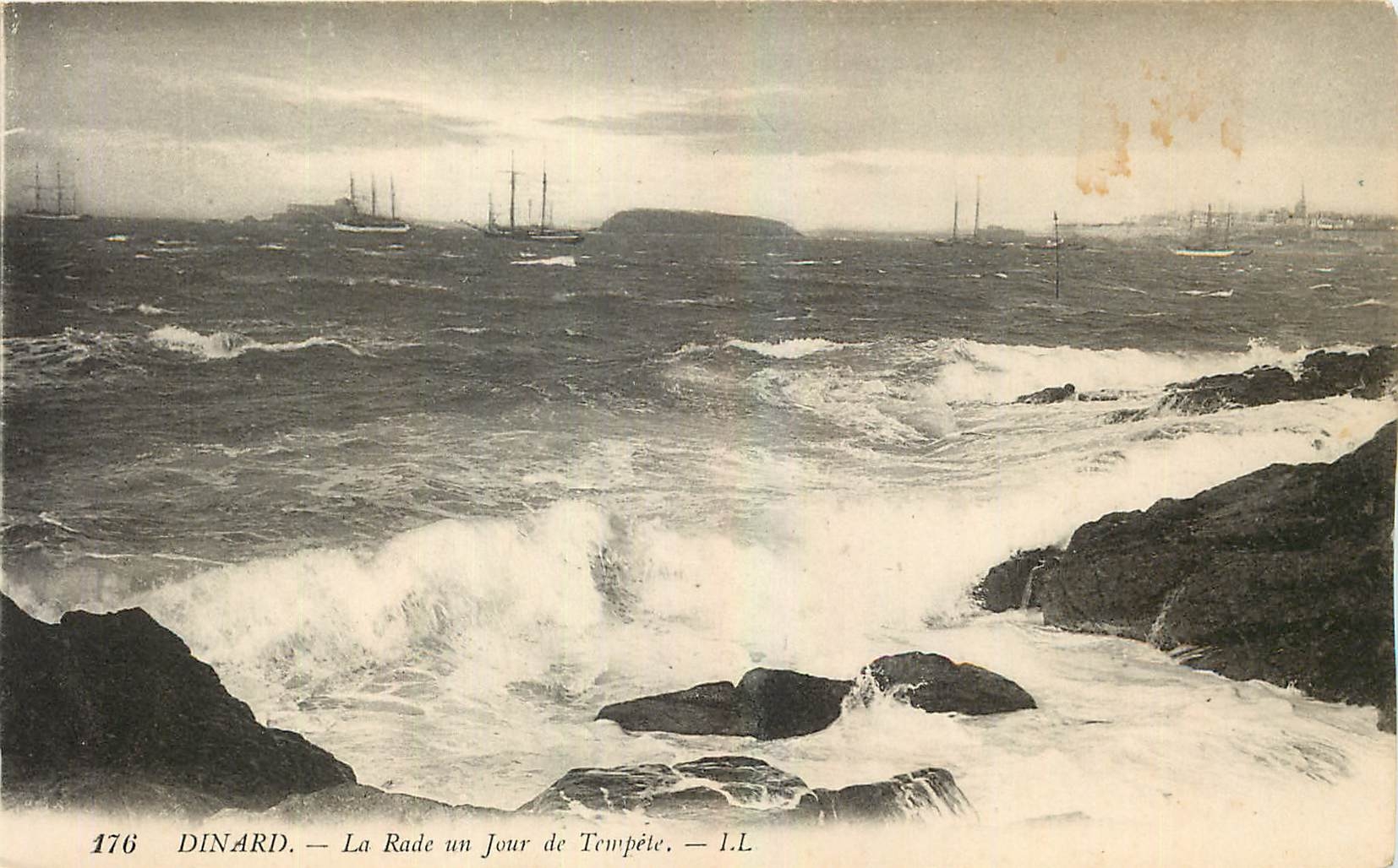 CPA Dinard La Rade un Jour de Tempete 