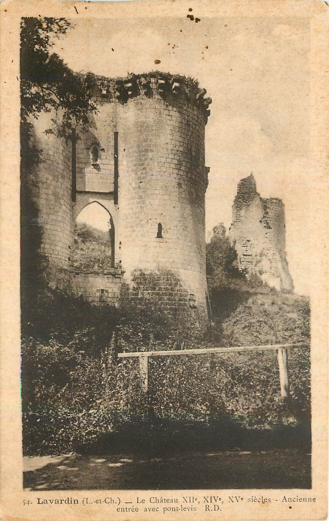 CPA Lavardin L et Ch Le Chateau Ancienne entree avec pont levis 