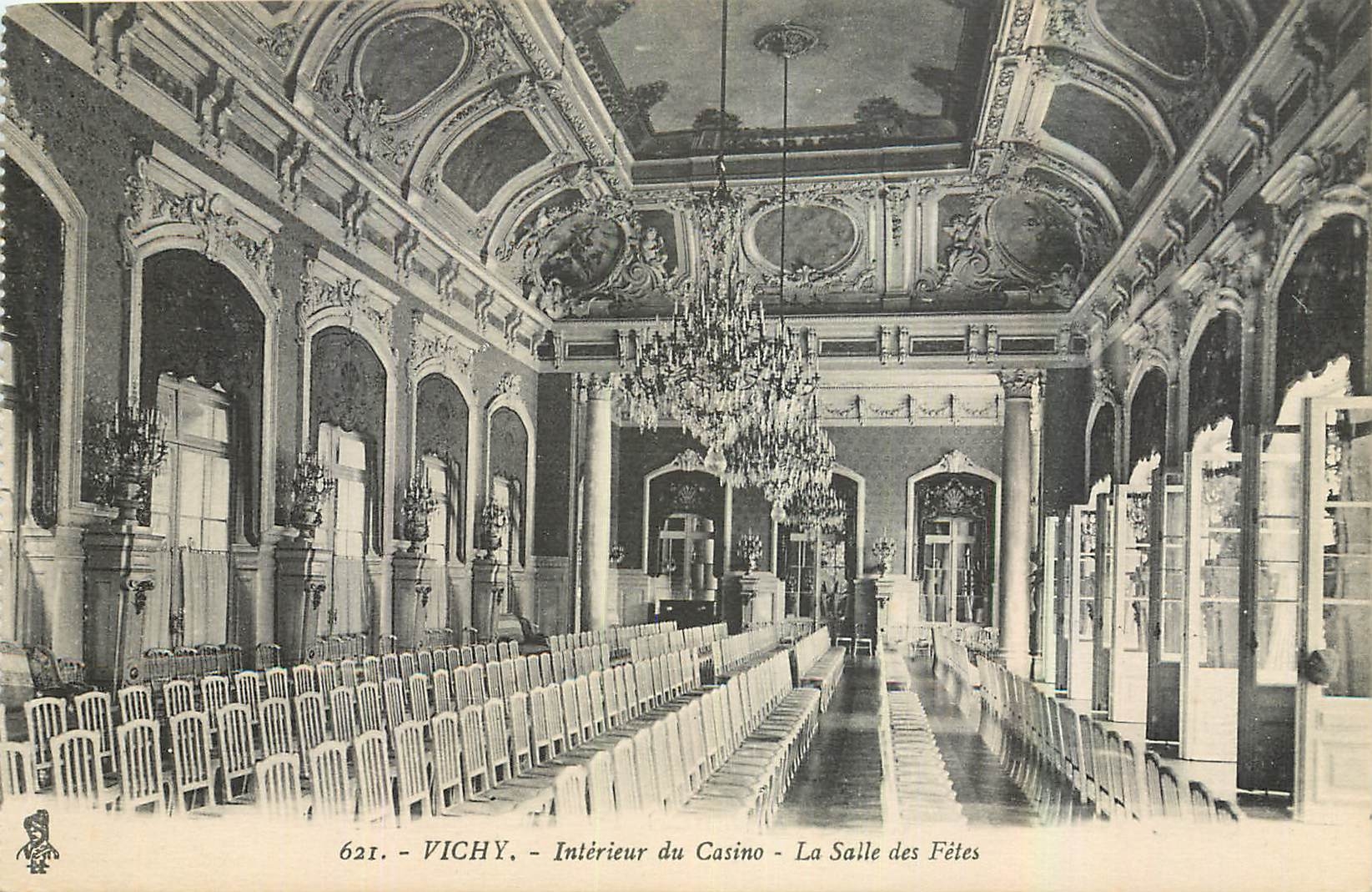 CPA Vichy Interieur du Casino La Salle des Fetes 